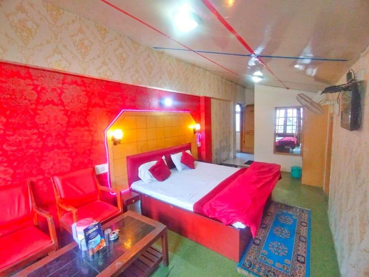 Hotel Gilbert Mountain View Manāli Esterno foto