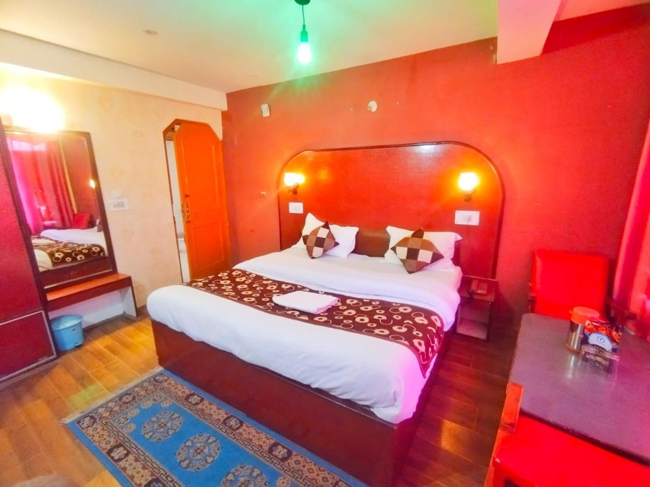 Hotel Gilbert Mountain View Manāli Esterno foto