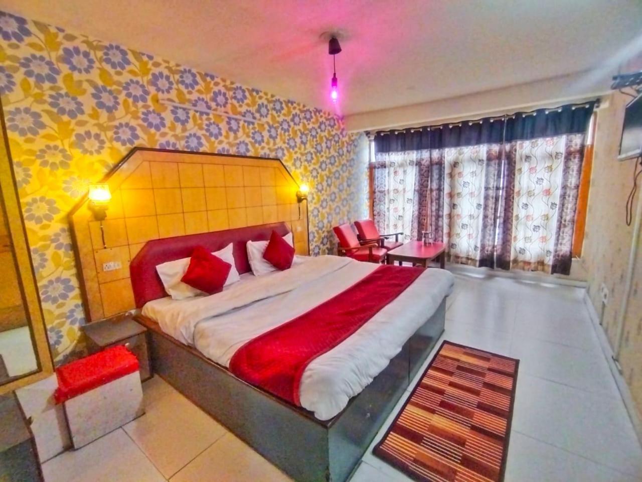 Hotel Gilbert Mountain View Manāli Esterno foto