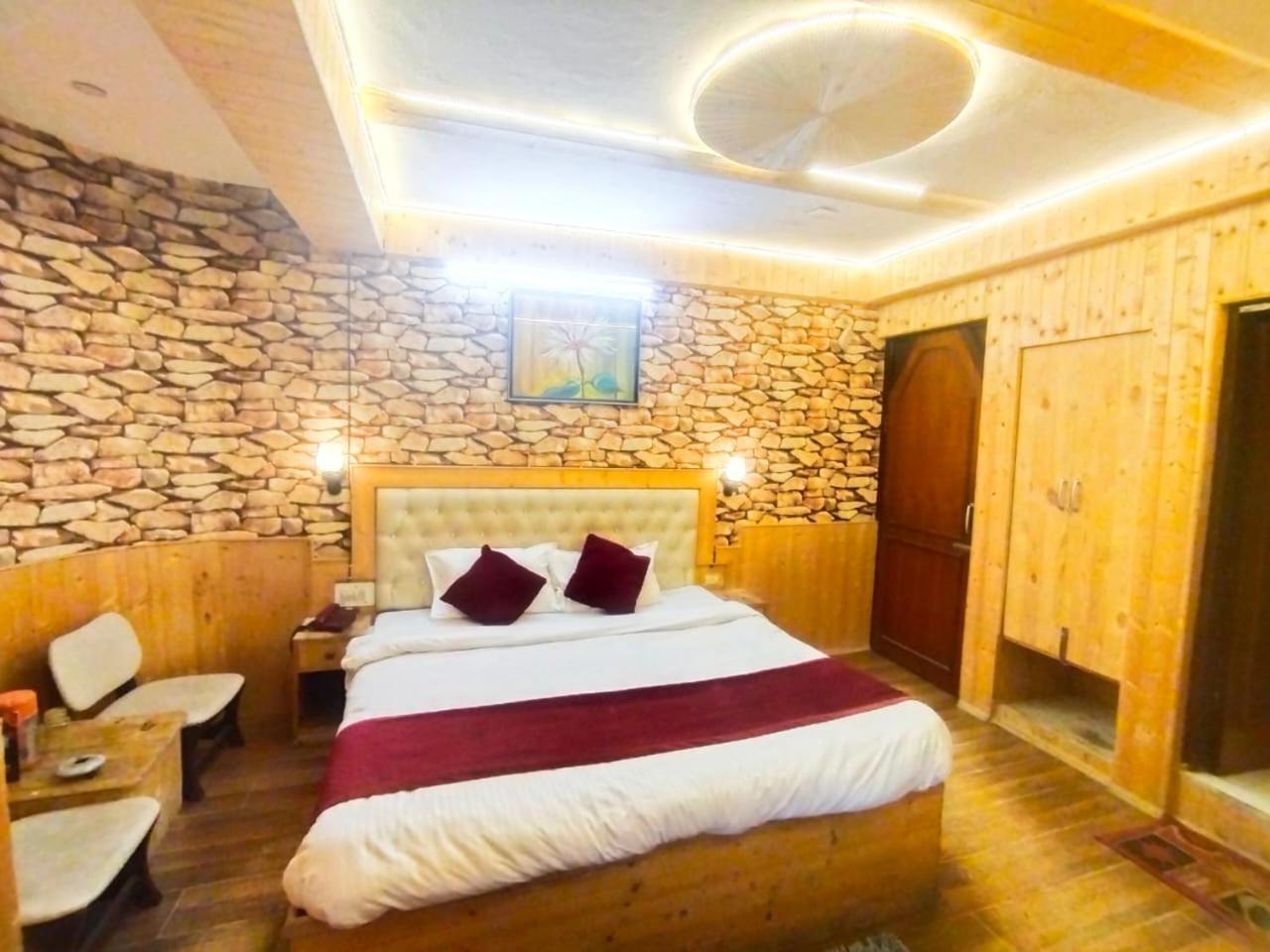 Hotel Gilbert Mountain View Manāli Esterno foto
